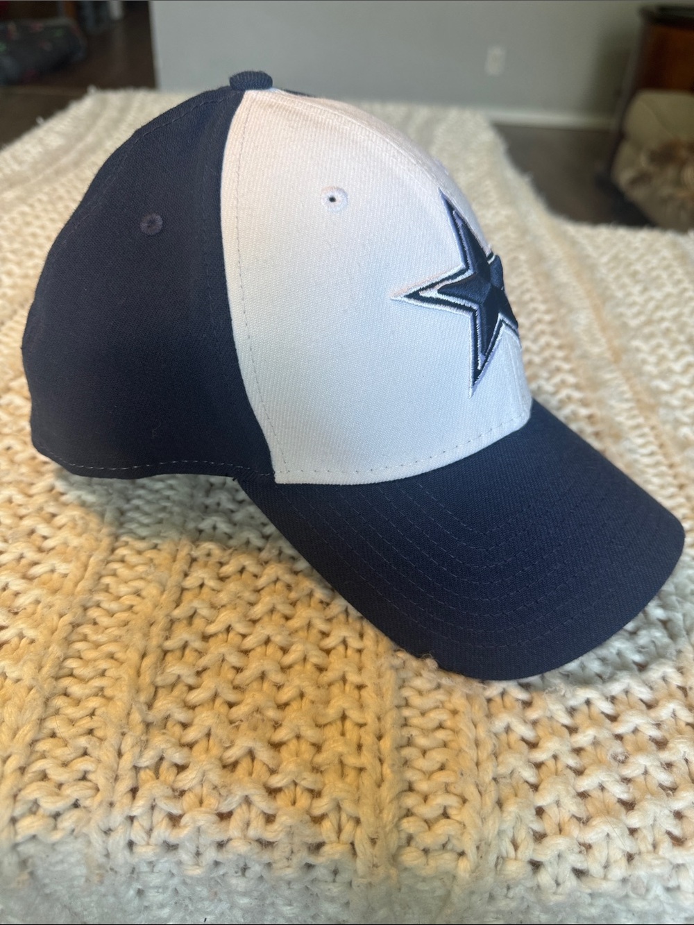 NFL Dallas Cowboys Hat with Black Star Embroidery Unisex - Picture 3 of 10